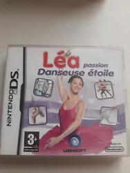 Jeux DS Lite Léa passion Danseuse étoile en très bon état. Boite complète, jeux en français.