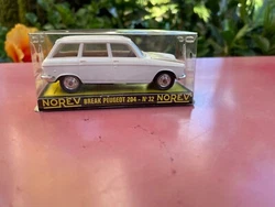 Note boite : 9/10. Boite dorigine complète. Boite bien cubique. Complete original box. Very cubic box. Superb model in...