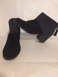 Womens Black And Gray TOMS Leila Wool Felt Ankle Boots Booties Size 7.5. Condition is Pre-owned. Shipped with USPS...