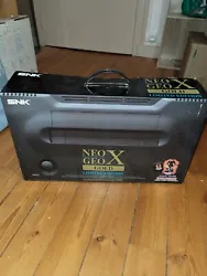 Console Neo Geo X Gold Snk.  Console complète qui a vraiment très peu servie  Dans sa boite d origine avec manettes...