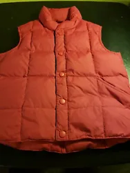 POCKETS, DOWN 7 MOCK TURTLE NECK IN GOOD /EXCELLENT CONDITION! STYLE: PUFFER VEST. TYPE OF COLLAR : MOCK TURTLE NECK....