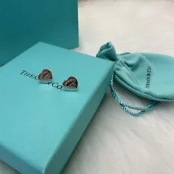 Style: Earrings. Includes box and bag.