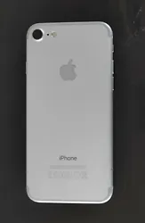 Coque arrière Iphone 7 modèle A1778 argenté. Expédition sous enveloppe bulles, en lettre suivie gratuite.