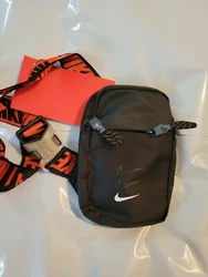 Outside pocket and item separator inside. This is such a stylish bag.