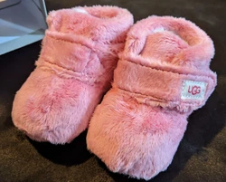 UGG Baby 2/3 Bixbee Soft Fluffy Slippers Pink new in open box