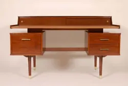 Walnut Milo Baughman for Drexel Mid Century Modern Desk -- 3 drawer with sliding door cubbies. This desk is in great...