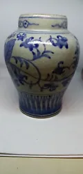 Vase Ancien Chine. Très beau bleu, ancien, bon état global. Très jolie poterie fait main. Collection personnelle....