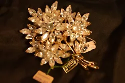 Large TRIFARI Flowers Broach Crystal.