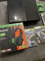 🥰 lot console xbox one 500 go + casque + 4 jeux + skin manette moto fifa neuf. console xbox one 500go sans cables ni...