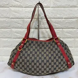 GG pattern old Gucci handbag. GG canvas tote bag shoulder brown. Brown system. There is a feeling of use, rubbing,...