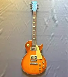 Guitare Gibson Les Paul Standard vintage de 1993 état neuf. Jamais utilisée sans aucune rayure. Rare model en loupe...
