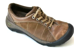 Wear present throughout. There are scuffs on the shoe uppers. Wear on the back inner heels. Treads look pretty good...
