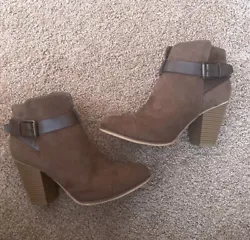 DSW Brown Suede Womens Boots Size 8. Condition is Pre-owned. Shipped with USPS Priority Mail.
