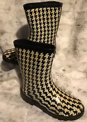 Rampage Girls Rain Boots Hounds tooth￼ Size 13 Black And Cream￼. Used….Boots are in very good condition…One...
