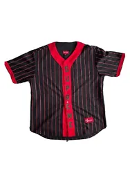 This Supreme Baseball Jersey in size M is a must-have for any fashion-forward man. Crafted with high-quality materials,...