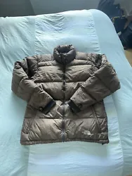 NEW W DEFECTS The North Face Men Brown Down Jacket Size LargeThere is some discoloration on the jacket as shown in...