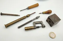 Horlogerie ancienne. Plusieurs outils dhorloger. Porte outils, micromètre, tourne vis. Outils pour horlhoger....