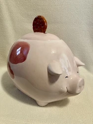 This vintage pig-shaped cookie jar by Treasure Craft is a rare find from 1996, still new in its original box. Made of...