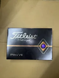 Elevate your golf game with this pack of Titleist Pro V1 Golf Balls. Designed for ultimate performance, these Tour...