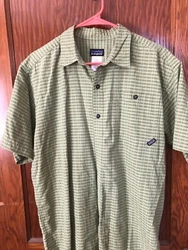 Patagonia green Button down shirt mens medium.