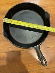 Vintage 10 inch Cast Iron Skillet Unbranded Double Pour Spout, not reconditioned. See pictures for condition.