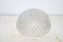 Diamètre : 17.9 cm /8.3cm de haut et 1.2 cm diamètre du trou.