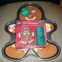 Wilton Non Stick Gingerbread Boy Cookie Pan Recipe Decorating Bag and Tip 14