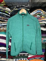 Good overall condition, some pilling throughout. No major flaws. Women’s size small. Measures: 17.5” x 25.5”