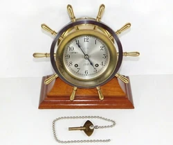 The serial number is 581961 which dates it to 1952. A brass Chelsea winding key is included.
