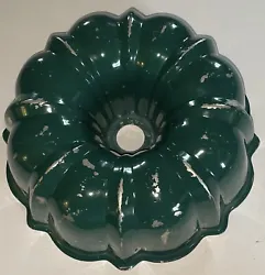 This listing is for this Bundt Bunt Cake Green Aluminum Metal Mold Pan. Ware/use/discoloration spots/flaws. Might be...