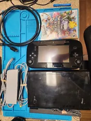 Nintendo Wii U comes with power supply, sensor bar, game pad, hdmi cable and super smash bros. I dont have a charger...
