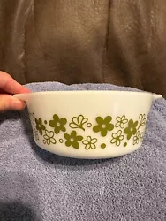 Pyrex 472 1 1/2 Quart Flora Green and White.  Bowl is free of chips and cracks and shows minimal wear.  Let me know...