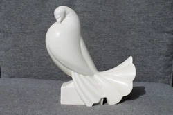 Très beau craquelé représentant un pigeon signé de Jacques Adnet (1900-1984). Très bel état.