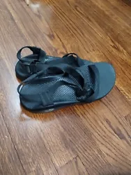 These Chaco Z1 sport sandals in black are perfect for any active woman. Slip them on and get ready to hit the trails or...