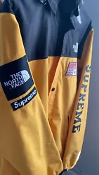 Supreme x The North Face Expedition Coaches Jacket Size LARGE VNDS. Worn twice100% authentic