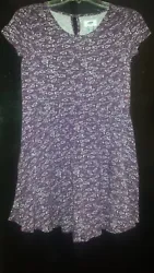 This long top/dress is in excellent, gently worn condition! No flaws/defects to note. Lightweight, 100% Rayon. Deep...