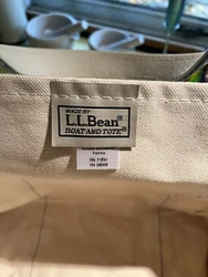 This vintage LL Bean tote bag is perfect for any occasion, whether its a casual day out or a trip to the beach. The bag...