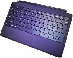 Tapez confortablement sur le clavier Surface Pro. Un clavier dordinateur portable traditionnel ultra-mince et compact...