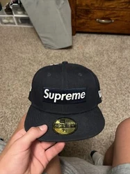 Supreme New Era NY Yankees Navy Hat Box Logo Fitted Size 7 1/8. Condition is Pre-owned. Shipped with FedEx Ground or...