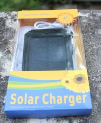 Batterie solaire externe 8000 mAH. Capacité 8000 mAh. 2 sorties USB A : DC 5V/1A. Iphone, Ipad.