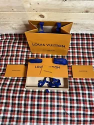 1 Boite Louis Vuitton 24,5/13,5/4,5 Cm. 1 Ruban 230Cm. 1 Ruban Large 140Cm.