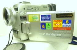 Sony Handycam DCR-TRV9E. Écran amovible, son intégrés, écran de contrôle (compteur k7) et indicateur de bande....