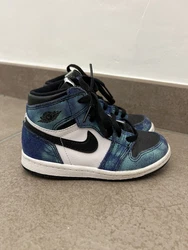 nike air jordan 1 retro high tie dyeVendue sans boite Tres bon etat : semelle blanche légèrement sale