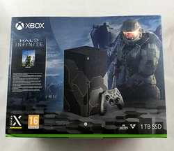 La console Inspiré par lunivers Halo. - La manette incluse présente un design assorti à la console.