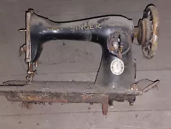 Ancienne machine à coudre Singer.