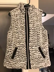 New Casual Identity Womens Small Vest Reversible Black Gray Faux Fur Zip Up. Bought and never wore Shipped with USPS...