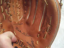 THIS HIGH QUALITY LEATHER BASEBALL GLOVE IS IN GREAT CONDITION. ALSO A VERY NICE COLLECTIBLE.