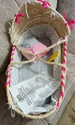 Item is in very good pre-owned condition - may show normal wear. Beautiful basket!