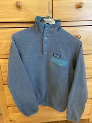 Patagonia Synchilla fleece, women’s small. Gray and green with a snap closure and elasticized hem. Good pre-owned...