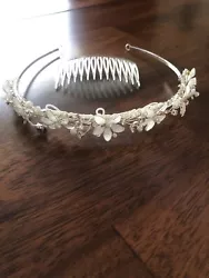 Beautiful tiara with simple flowers and pearls. Delicate yet pretty. Perfect with or without a vale.